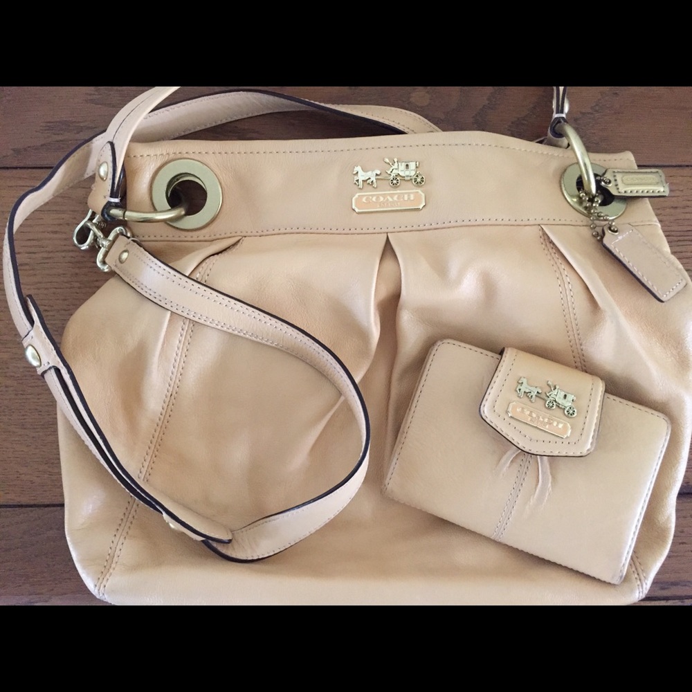 Authentic Coach Ashley Hippie Crossbody Set
